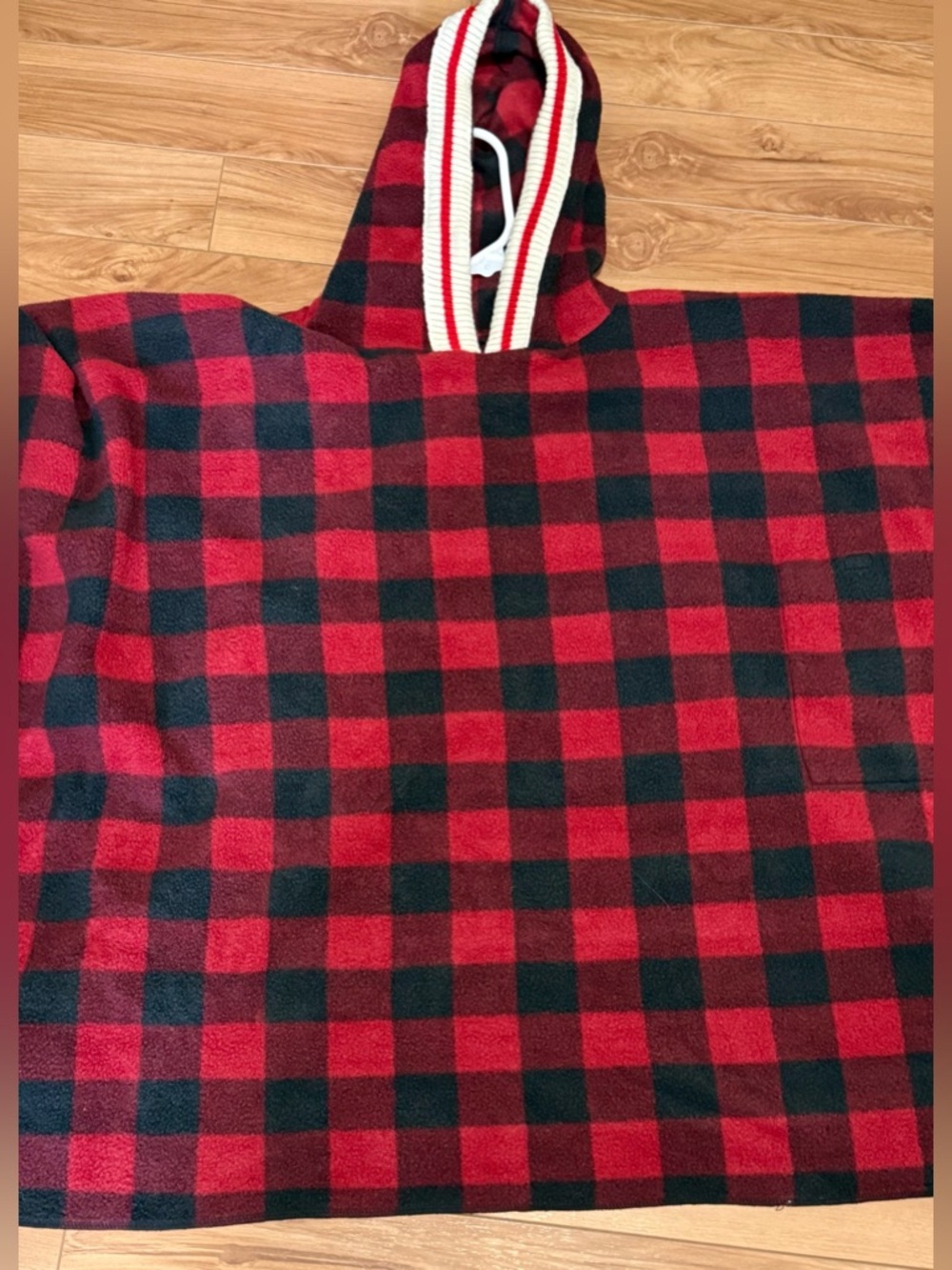 Plaid Fleece Poncho w/ Snap Fasteners - Picture 3 of 7